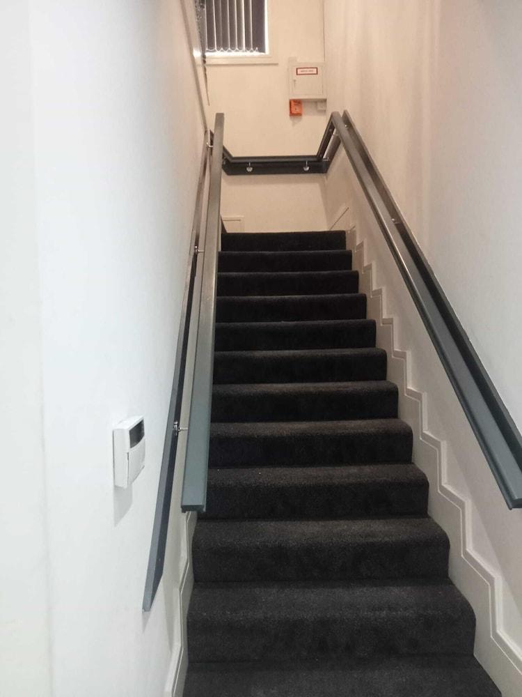 Remarkable 2-bed Penthouse in Wolverhampton