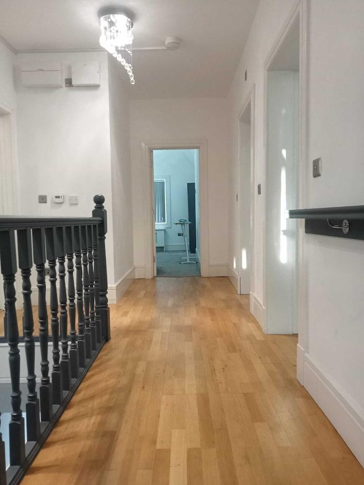 Remarkable 2-bed Penthouse in Wolverhampton