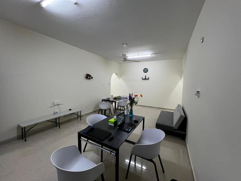 Viva Hostel Group Muscat