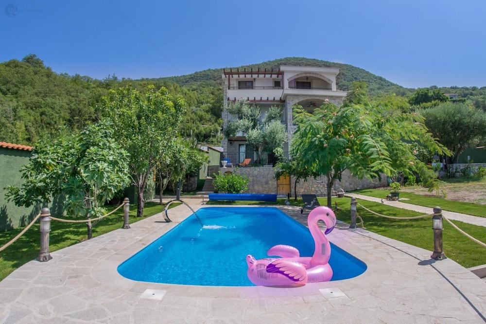 Villa Marco Polo With Swimming Pool