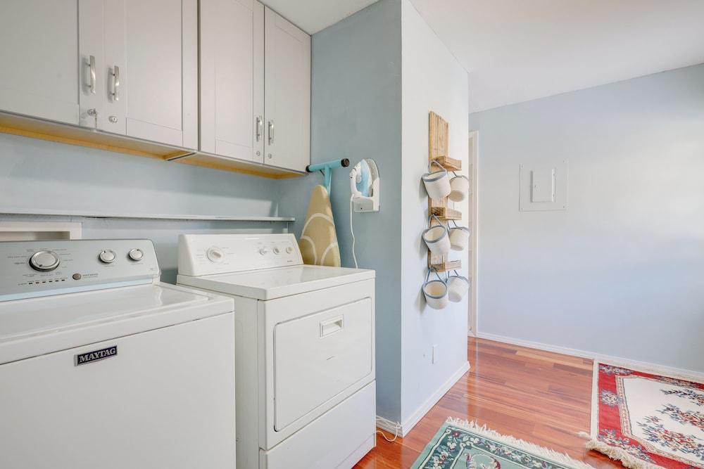 Mountainside Bliss: Red River Getaway w/ Fireplace