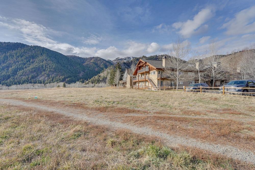 Ketchum Vacation Rental - Hike, Ski & Explore!