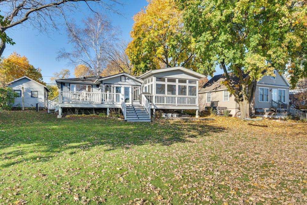 Lakefront Edgerton Cottage w/ Deck & Grill!