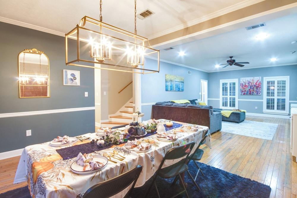 Welcoming Brandon Home w/ Pool & Screened-in Deck