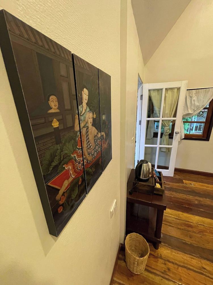 Vanara Bungalows & Restaurant