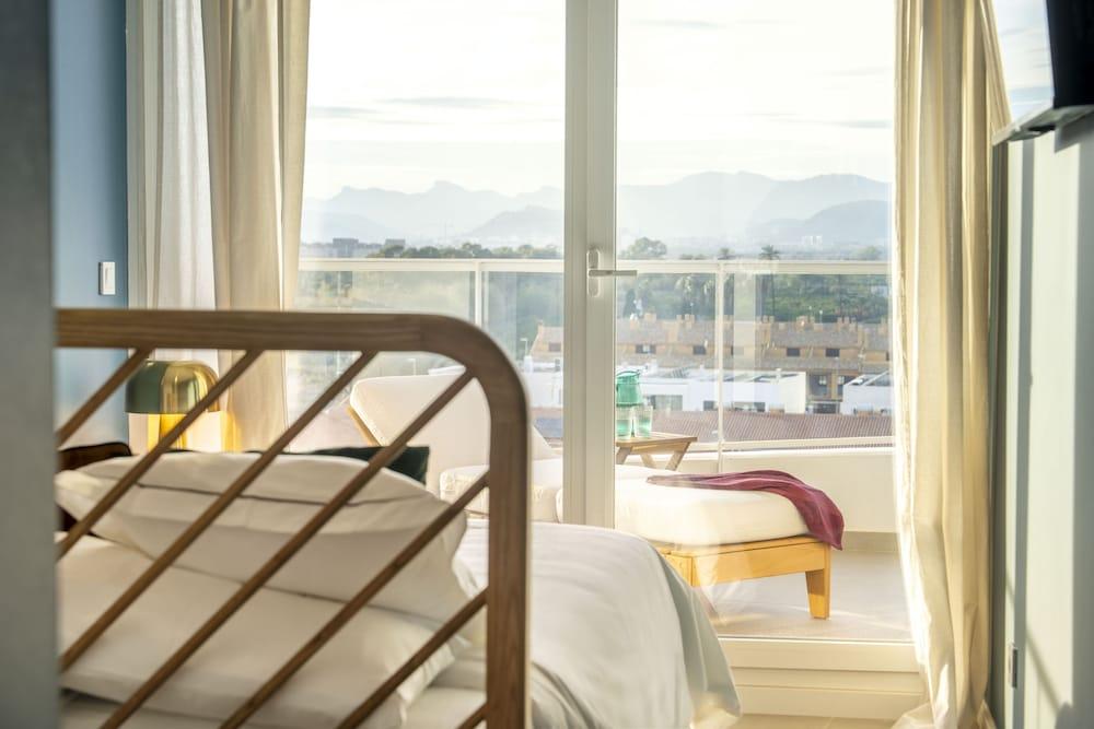 Gran Canet 2BR - Sea Views, Pools & Gym