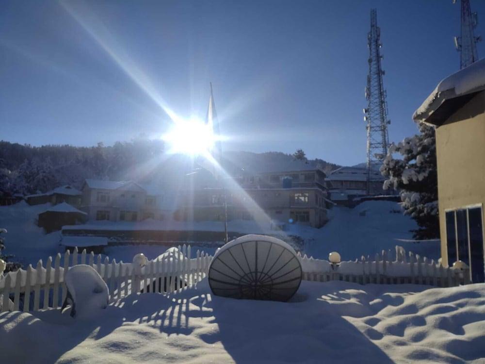 Paradise Hotel & Hillside Cottage Shogra