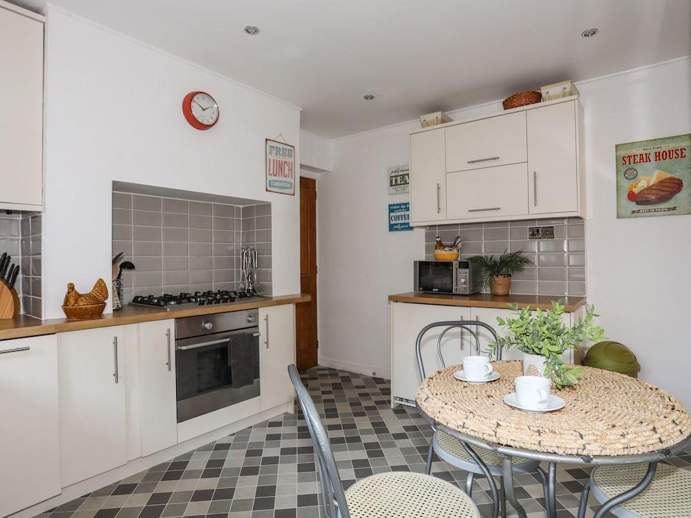 Gweldon - Anchor Deck