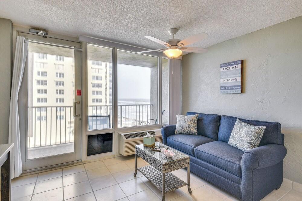 Breezy Daytona Beach Studio w/ Balcony & Views!