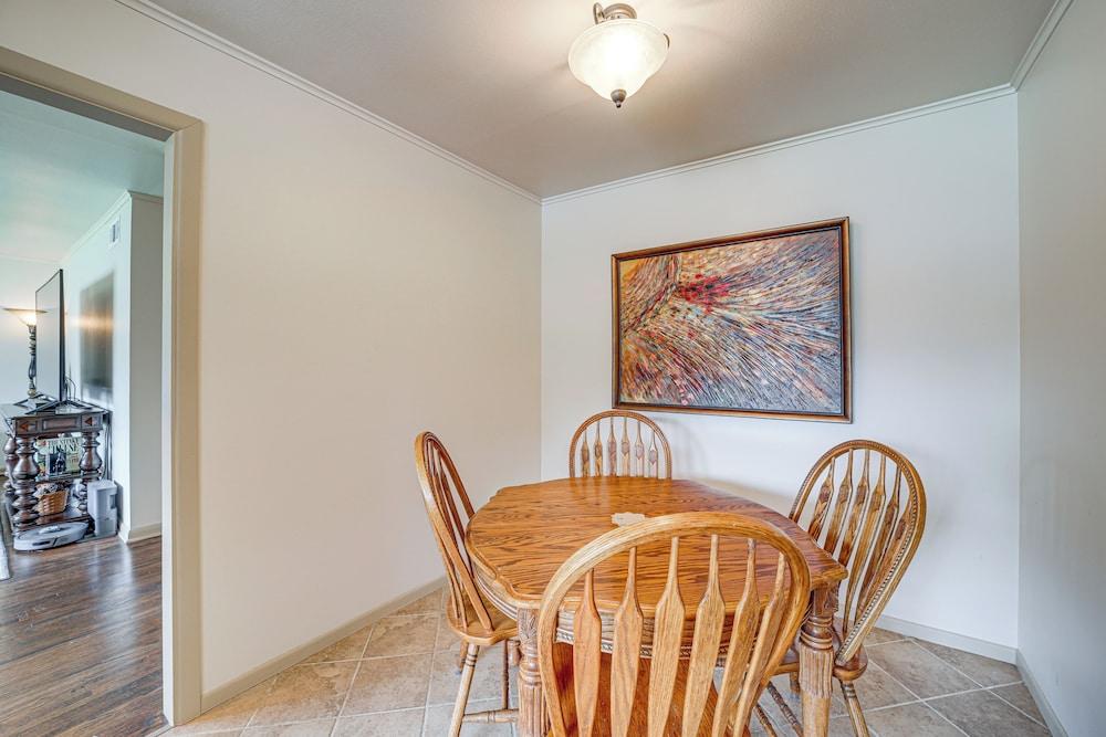 Family-friendly Sand Springs Home ~ 8 Mi to Tulsa!