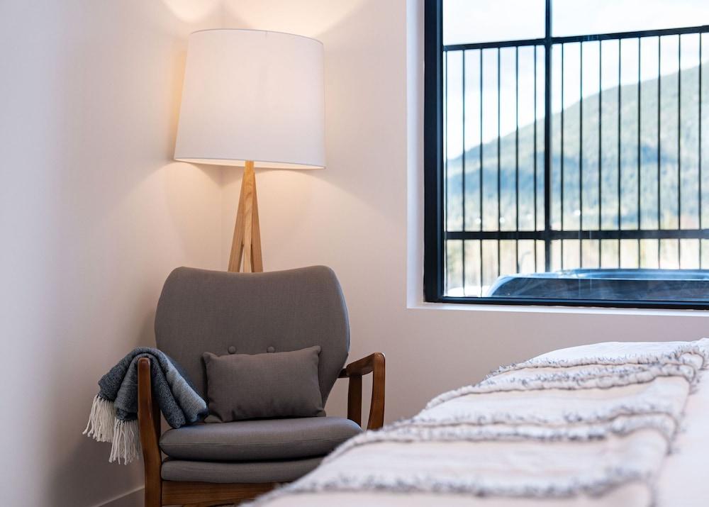 Drop In Condo by Revelstoke Vacations