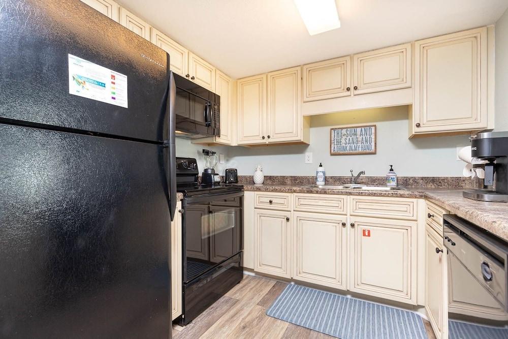 Island Winds West 872 2 Bedroom Condo by Redawning