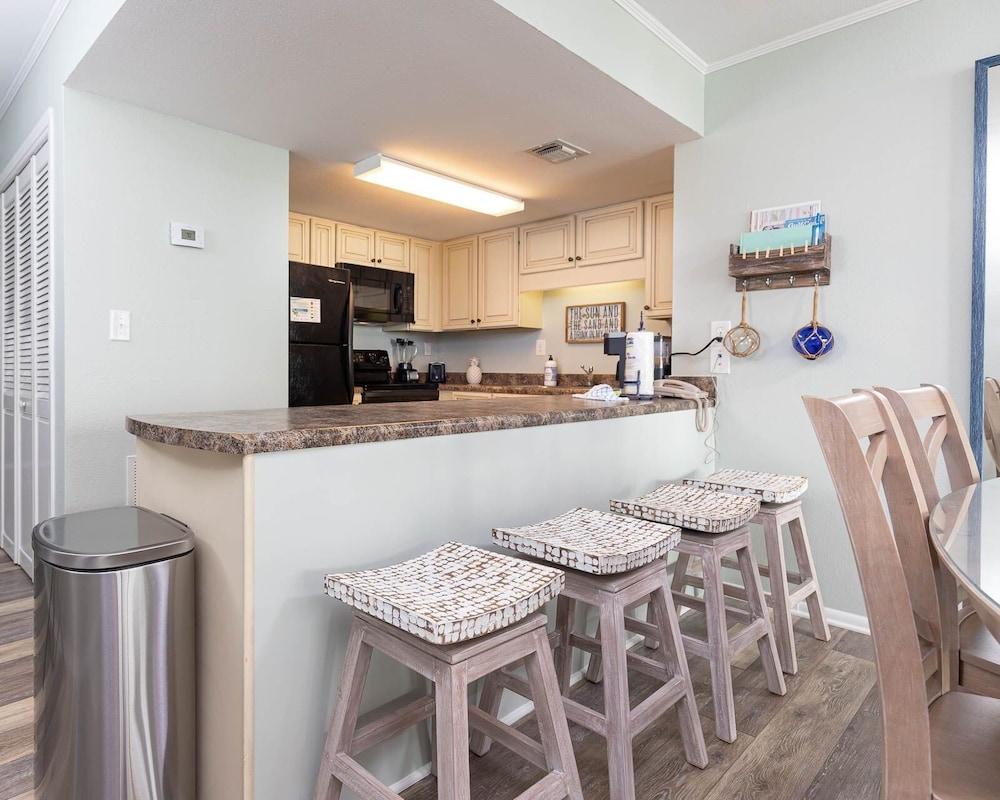 Island Winds West 872 2 Bedroom Condo by Redawning