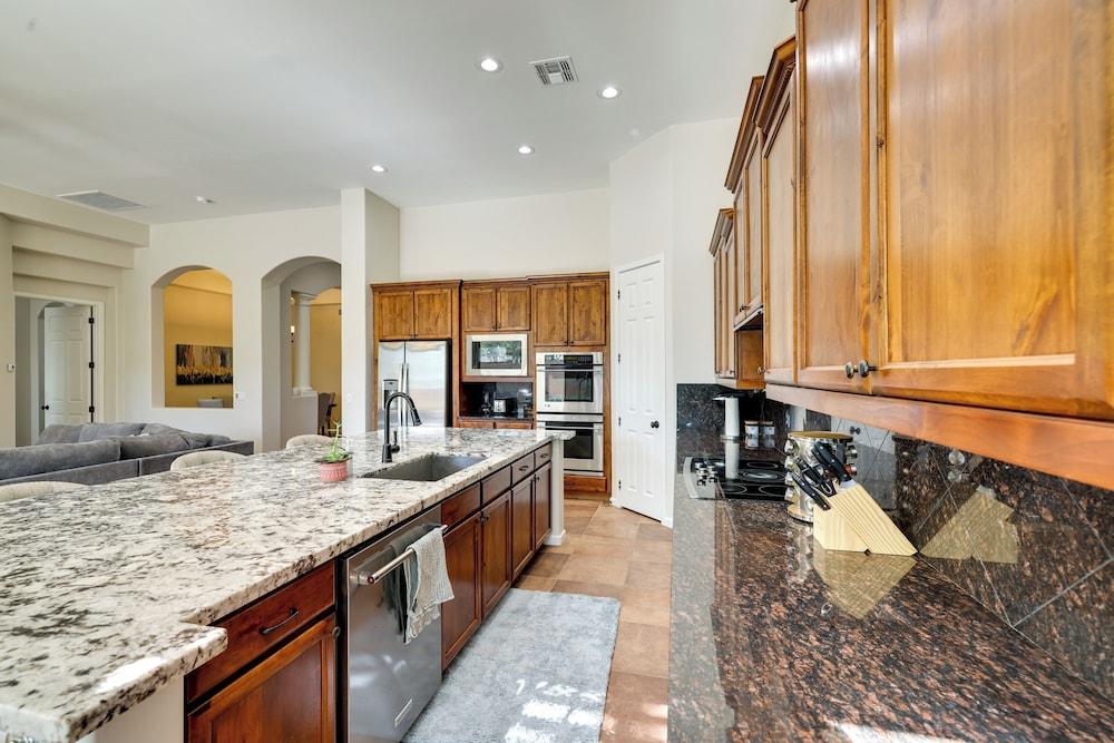 Pool & Patio: Spacious North Phoenix Oasis