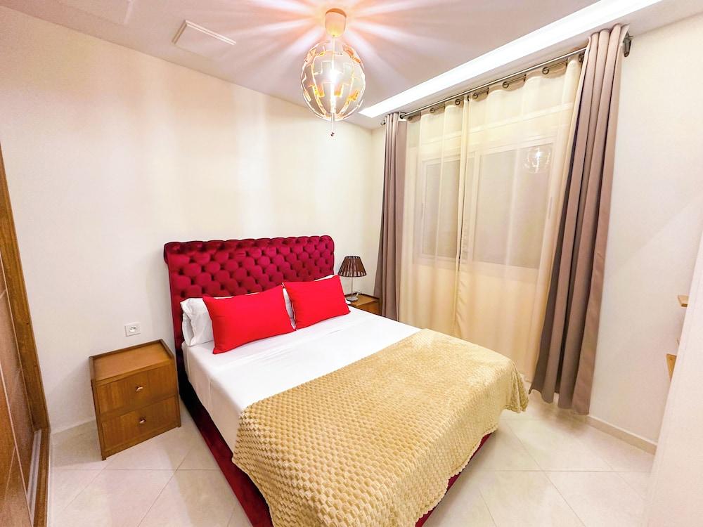 Elite Holiday Homes - Luxury & Centric Flat