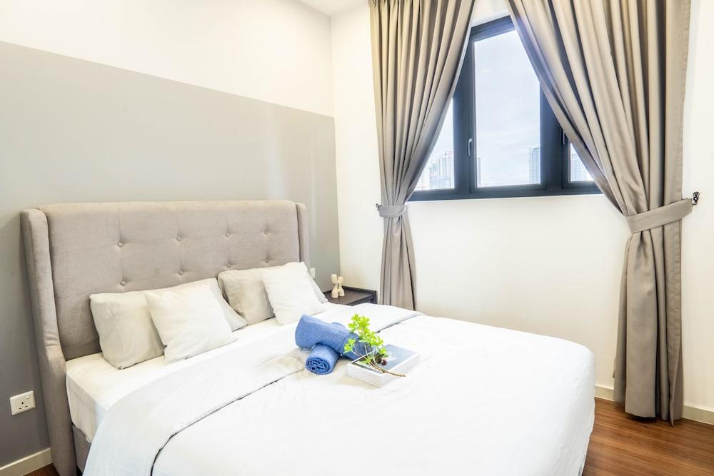 M Vertica KL by Airhost