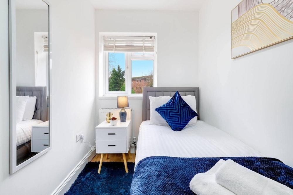 3 Bedroom House with Parking in Windsor