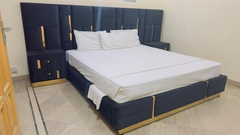 Red Lagoon Guest House