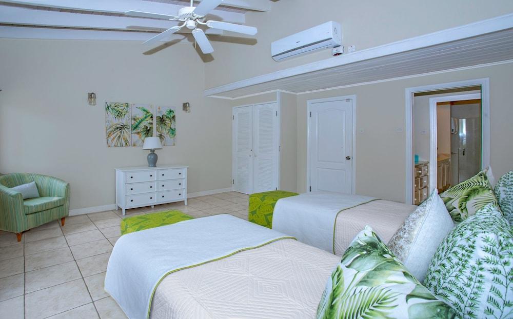 The Harbour #6 - 3 Bedrooms in Rodney Bay 3 Townhouse by RedAwning