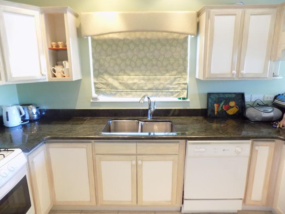 The Pelican #3 - Spacious 2 bedroom 2.5 bath waterfront townhome in the heart of Rodney Bay. 2 Townhouse by RedAwning