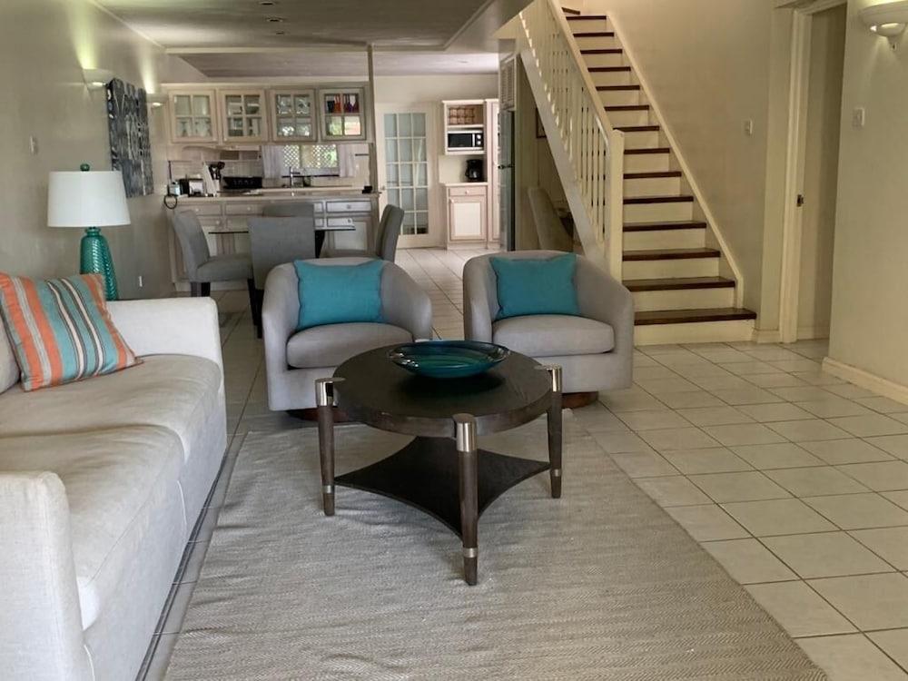 Bay View #7 Is A 2-bed, 3.5-bath Waterfront Townhouse In A Gated Community. 2 Bedroom Townhouse by RedAwning