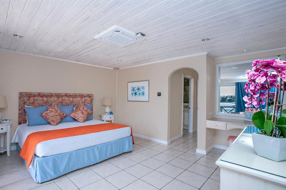 The Harbour #6 - 2 Bedrooms in Rodney Bay 2 Townhouse by RedAwning