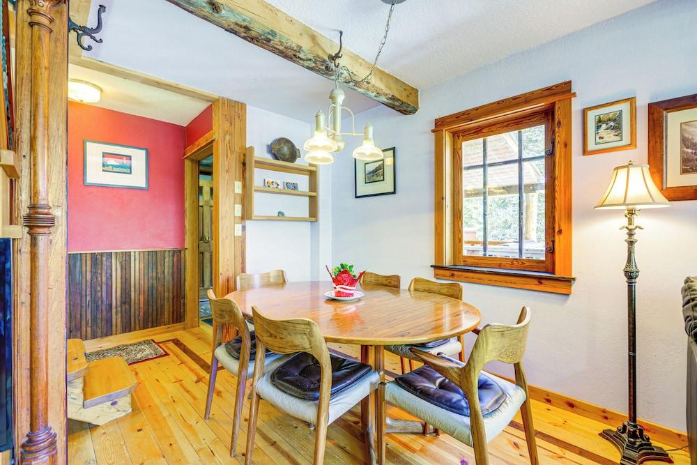 Mountain Chalet Getaway: Steps to Crystal River!