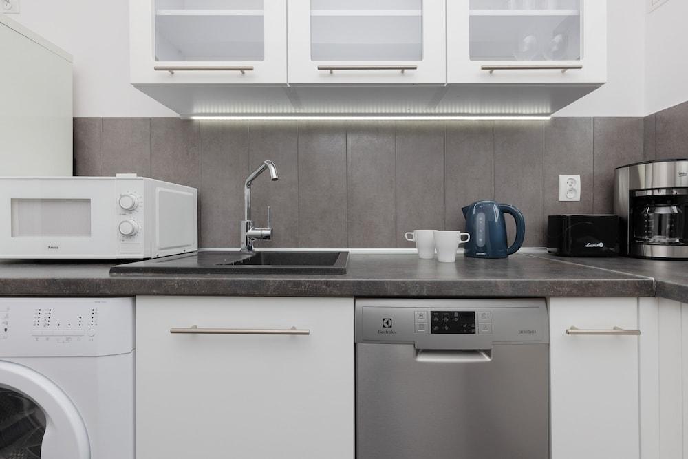 Bonifraterska Apartment by Renters