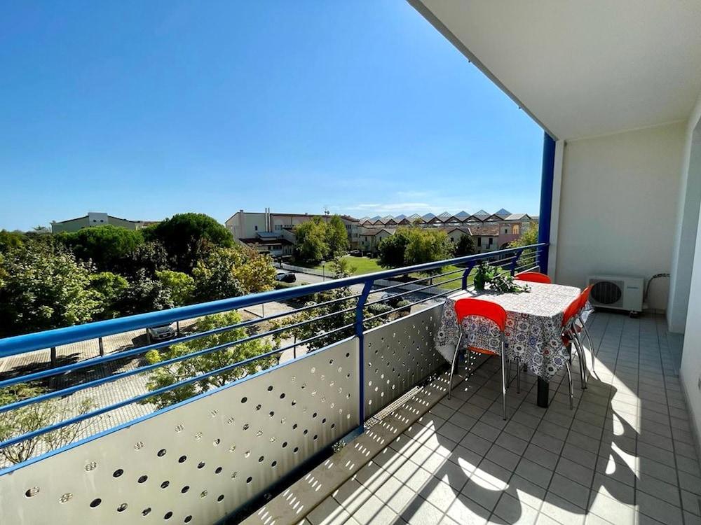 Luminous Flat With Balcony
