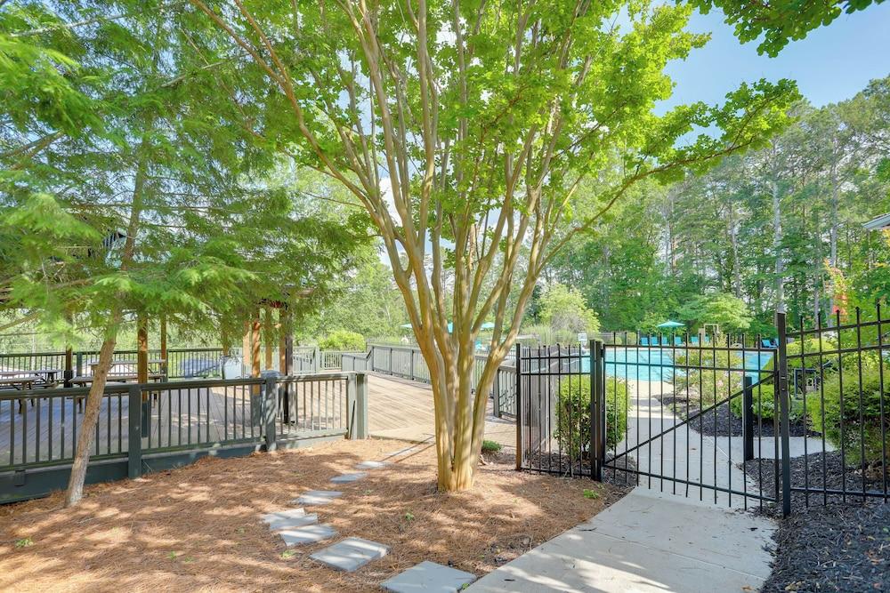 1/2 Mi to Marina: Lake Arrowhead Condo!