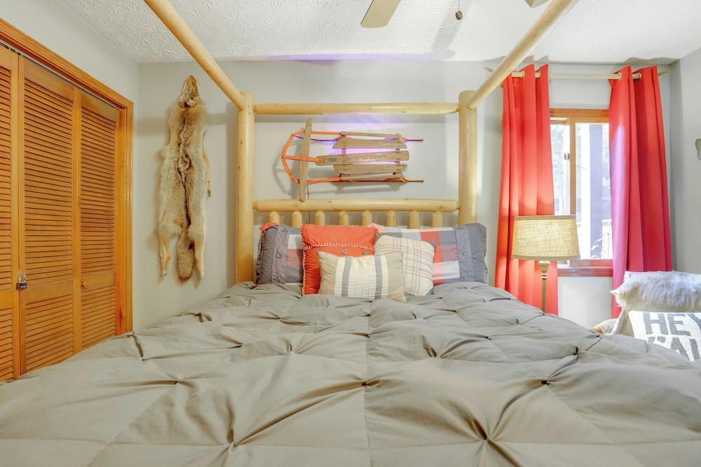 1/2 Mi to Marina: Lake Arrowhead Condo!