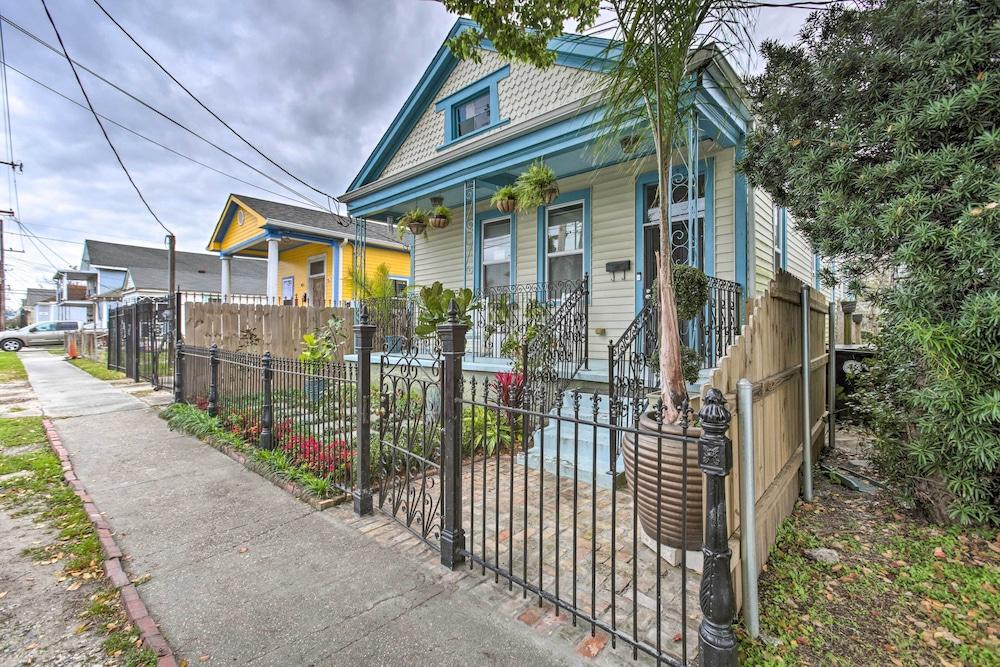 5 Mi to Bourbon Street: Central Nola Home