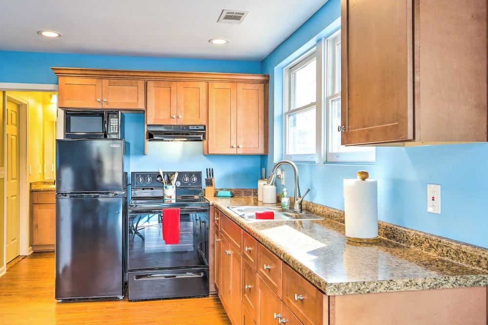 Lakefront Retreat With Private Docks & Gazebo!