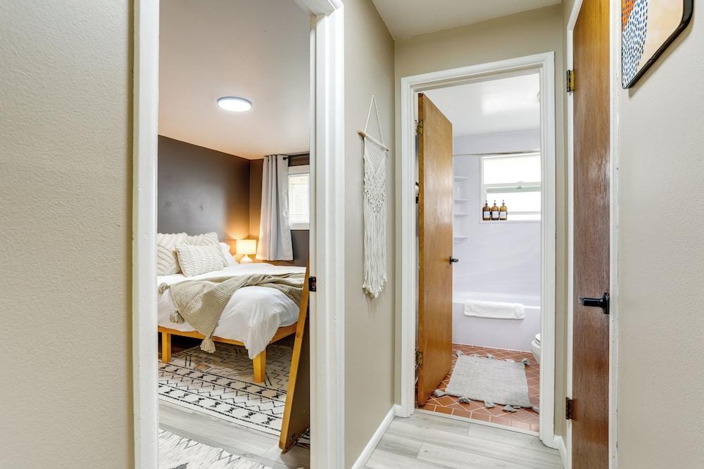 Scandi Boho Seattle Apartment, Walk to Waterfront!