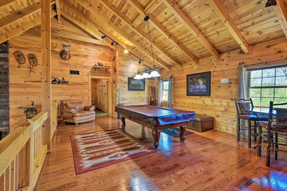 Trenton Cabin w/ Hot Tub - 14 Mi to Lookout Mtn!