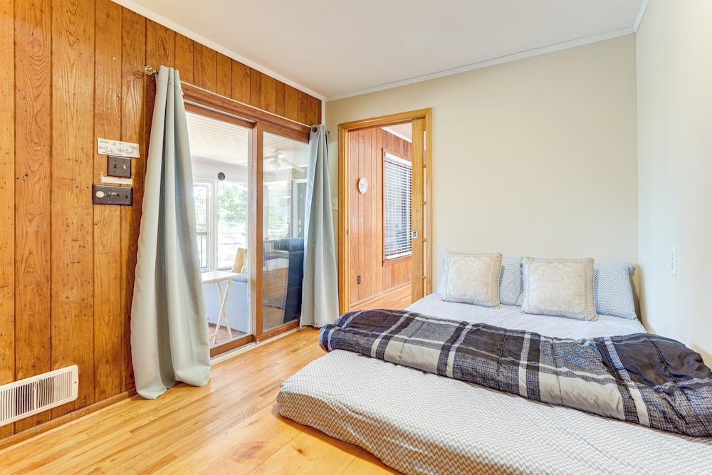 Lake + Dock Access: Peaceful Retreat in Duluth