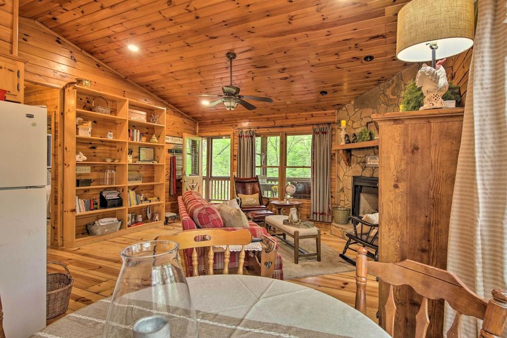 Peaceful Blue Ridge Cabin w/ Decks & Fire Pit