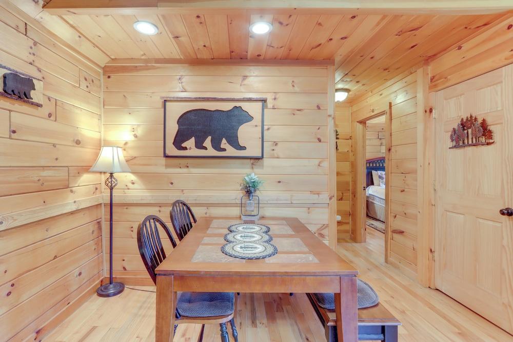 Charming Morganton Cabin w/ Game Room!