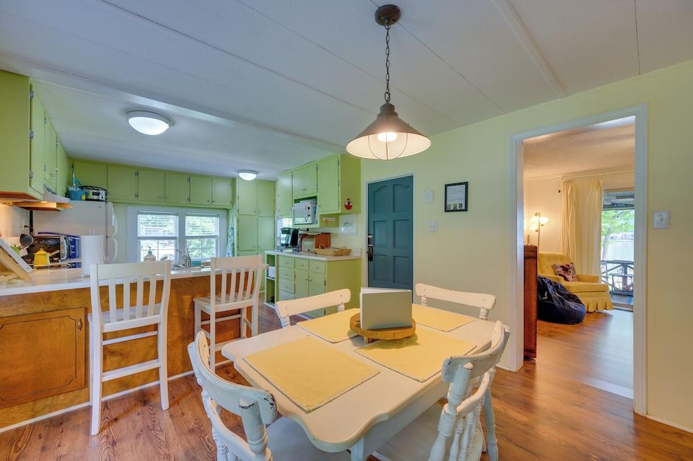 Lake Sinclair 'crooked Creek Cottage' w/ Fire Pit!