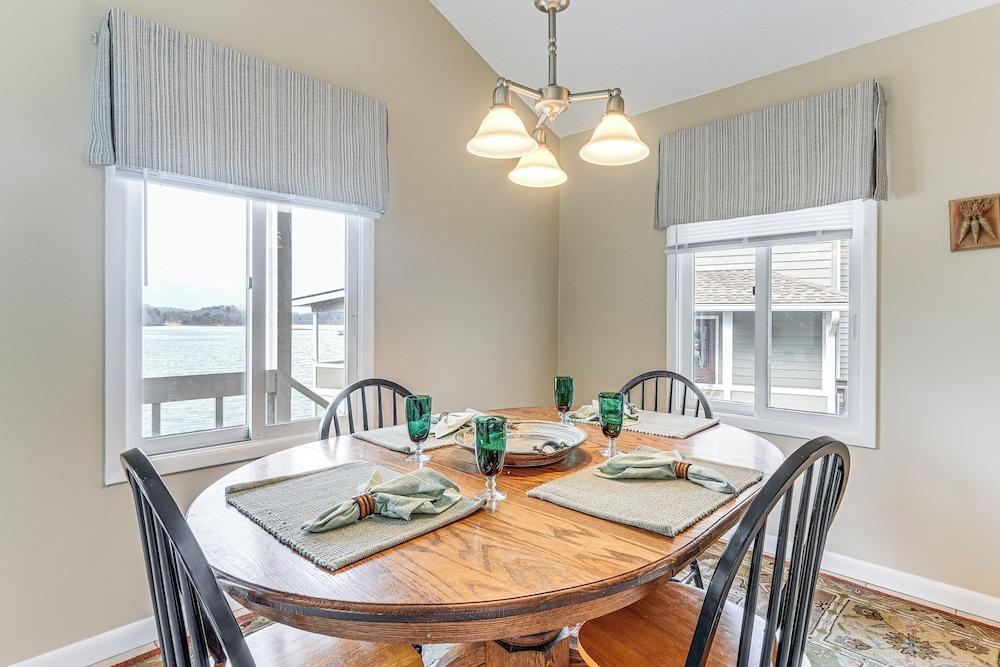 Fire Pit & Boat Dock: Lake Chatuge Townhome!