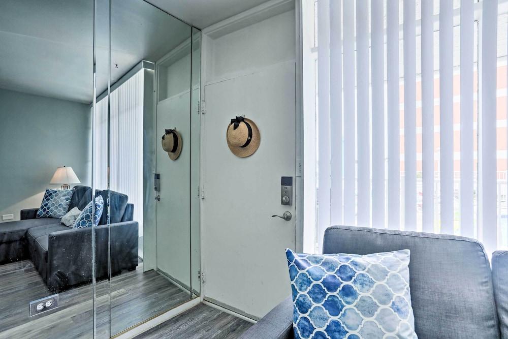 Virginia Beach Studio w/ Balcony + Pool View!