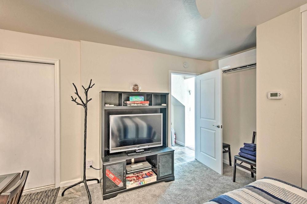 2 Mi to Heavenly Mountain: Tahoe Retreat w/ Views