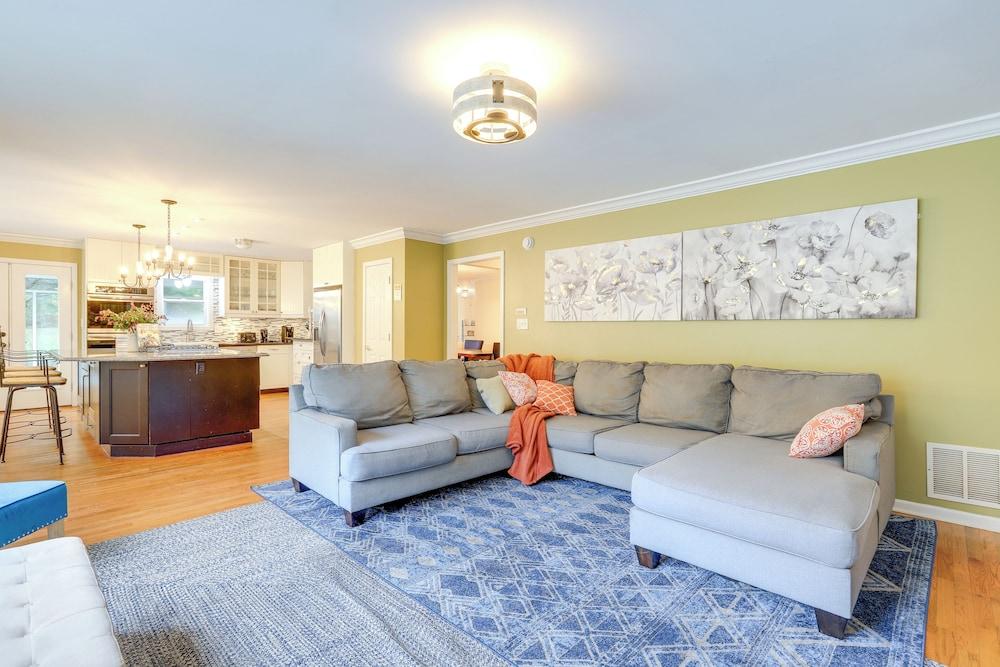 Spacious Stockbridge Manor: Pool Table, 2 Kitchens