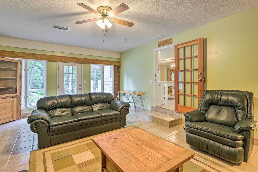 Mcdonough Getaway w/ Private Lake on 24 Acres