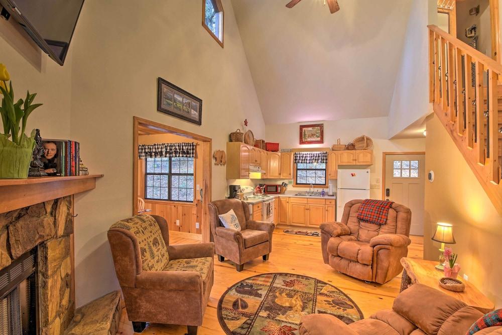 Modern Cabin w/ Deck in the Blue Ridge Mountains!