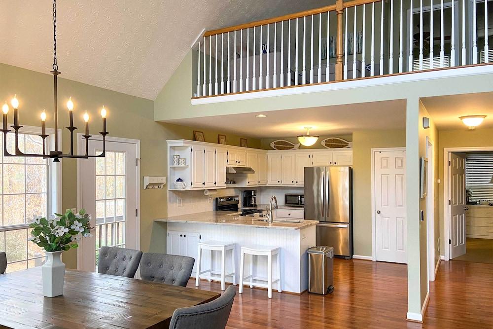 Lakefront House With Private Dock + Fire Pit!