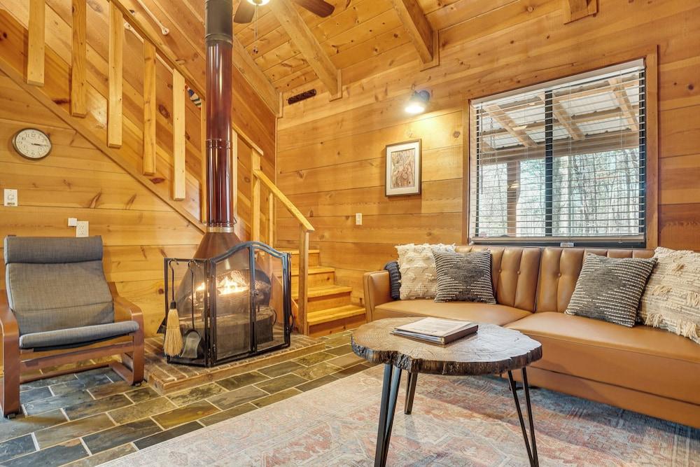 Sautee Nacoochee Mtn Paradise w/ Spacious Deck!