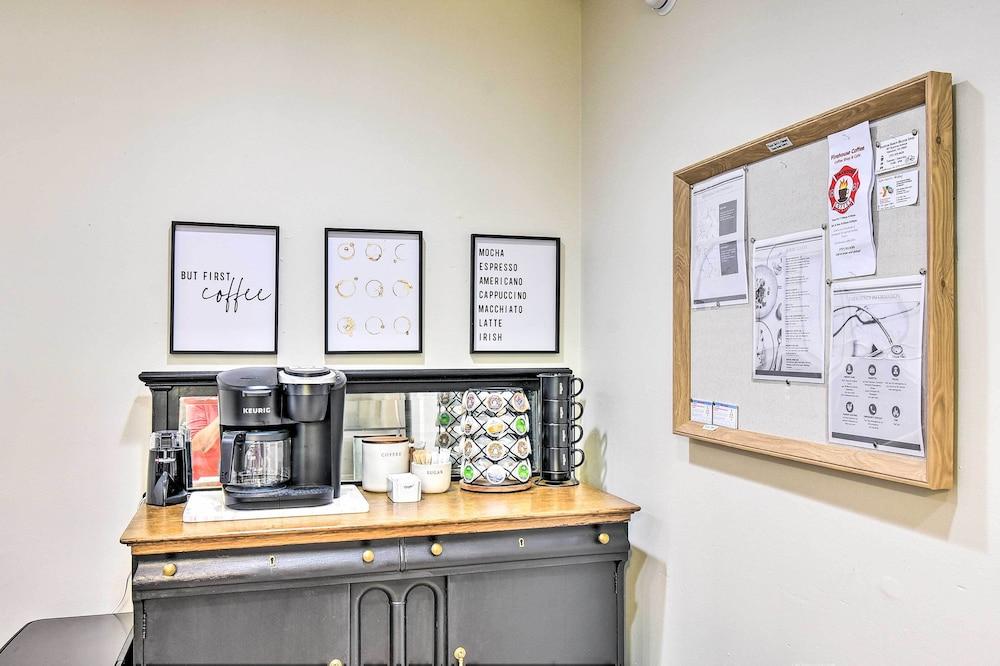 Charming Hampton Home w/ Yard: 2 Mi to Beach!