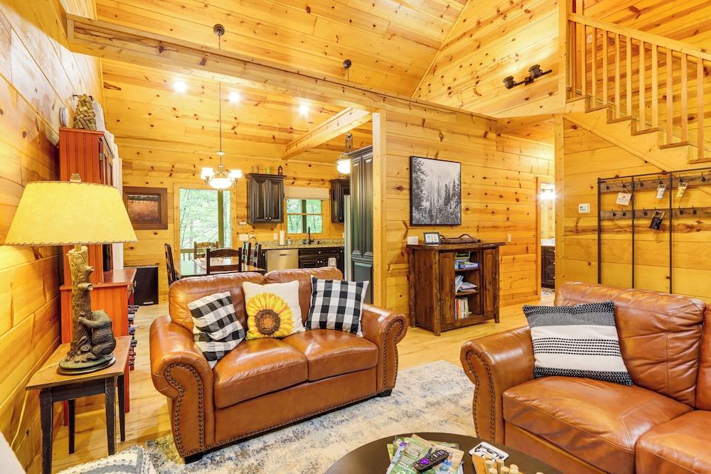 Lakeside Cabin: Game Room, Dock, Orchard, Wineries