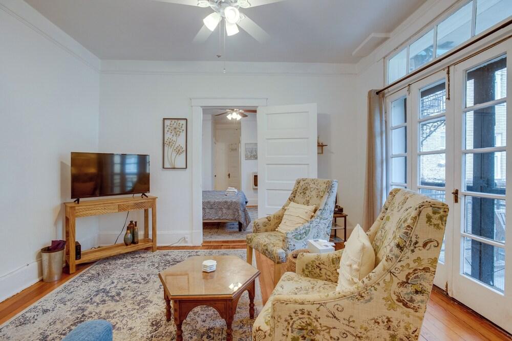 Walkable Savannah Escape in Historic District!